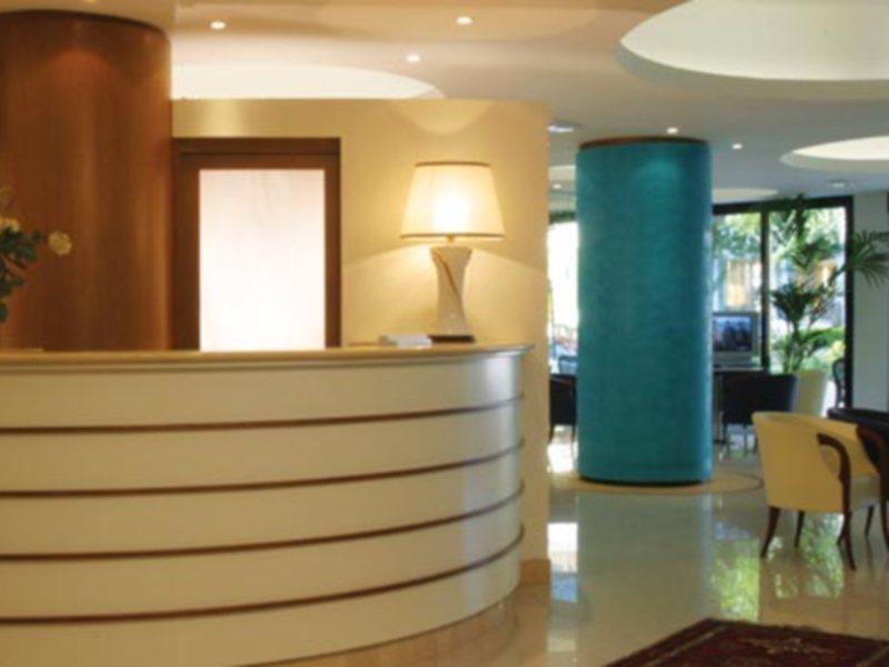 King Hotel Католика Екстериор снимка
